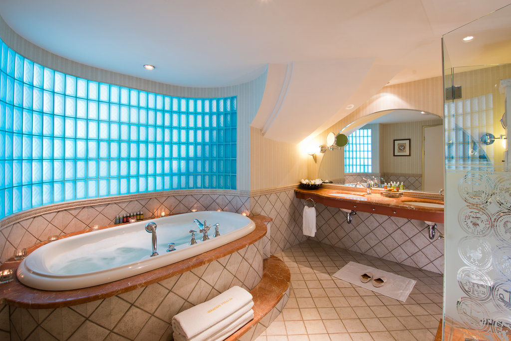 Herods Boutique Eilat A Premium Collection By Fattal Hotels Exterior photo A bathroom in a hotel